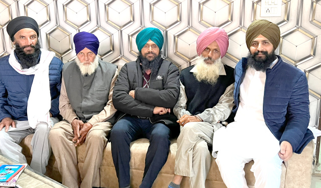 You are currently viewing 10 ਦਿਨਾਂ ਤੋਂ ਲਾਪਤਾ ਹੋਏ ਗੁਰਭੇਜ ਸਿੰਘ ਨੂੰ ਬਾਬਾ ਦੀਪ ਸਿੰਘ ਸੇਵਾ ਦਲ ਸੁਸਾਇਟੀ ਨੇ ਪਰਿਵਾਰ ਨਾਲ ਮਿਲਾਇਆ