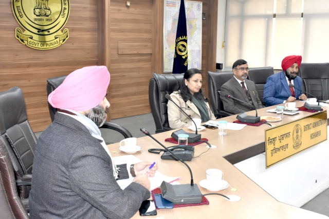 You are currently viewing ਸਰਕਾਰੀ ਦਫ਼ਤਰਾਂ ’ਚ ਬਜ਼ੁਰਗਾਂ ਨੂੰ ਦਿੱਤਾ ਜਾਵੇ ਪੂਰਾ ਸਨਮਾਨ : ਕੋਮਲ ਮਿੱਤਲ