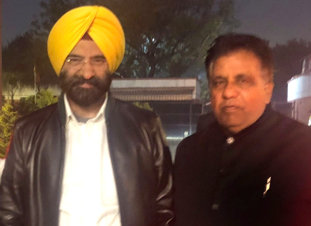 You are currently viewing ਸਾਬਕਾ ਮੇਅਰ ਅਰੁਣ ਖੋਸਲਾ ਨੇ ਭਾਜਪਾ ਆਗੂ ਮਨਜਿੰਦਰ ਸਿੰਘ ਸਿਰਸਾ ਨਾਲ ਦਿੱਲੀ ‘ਚ ਕੀਤੀ ਮੁਲਾਕਾਤ