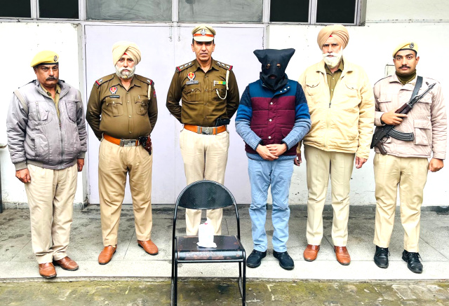 You are currently viewing 240 ਗ੍ਰਾਮ ਨਸ਼ੀਲੇ ਪਦਾਰਥ ਸਮੇਤ ਇੱਕ ਵਿਅਕਤੀ ਪੁਲਿਸ ਅੜਿੱਕੇ