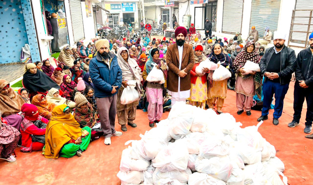 You are currently viewing ਬਾਬਾ ਦੀਪ ਸਿੰਘ ਸੇਵਾ ਦਲ ਗੜਦੀਵਾਲਾ ਨੇ 85 ਵੇਂ ਮਹੀਨਾਵਾਰ ਰਾਸ਼ਨ ਸਮਾਗਮ ਦੌਰਾਨ 300 ਲੋੜਵੰਦਾਂ ਨੂੰ ਵੰਡਿਆ ਰਾਸ਼ਣ