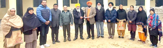Read more about the article ਐਨ.ਆਰ.ਆਈ.ਕੁਲਵਿੰਦਰ ਸਿੰਘ ਬਨਵੈਤ (ਯੂ.ਕੇ.) ਨੇ ਪ੍ਰਾਇਮਰੀ ਸਕੂਲ ਲੱਖਪੁਰ ਦੇ ਵਿਕਾਸ ਲਈ ਭੇਂਟ ਕੀਤਾ ਪੰਜਾਹ ਹਜਾਰ ਰੁਪਏ ਦਾ ਚੈੱਕ