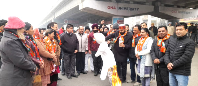 You are currently viewing ਰਿਕਾਰਡ ਸੀਟਾਂ ਨਾਲ ਸਰਕਾਰ ਬਨਾਉਣ ਦੇ ਬਾਵਜੂਦ ਰੋਜਾਨਾ ਦੇ ਰੋਸ ਮੁਜਾਹਰੇ ‘ਆਪ’ ਲੀਡਰਸ਼ਿਪ ਲਈ ਸ਼ਰਮ ਦੀ ਗੱਲ – ਨਿਤਿਨ ਚੱਢਾ