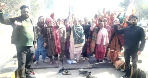 Read more about the article ਟੋਲਪਲਾਜਾ ਮਾਨਗੜ੍ਹ ਵਿਖੇ ਕਿਸਾਨਾਂ ਤੇ ਮਜਦੂਰਾਂ ਵਲੋਂ ਧਰਨਾ ਪ੍ਰਦਰਸ਼ਨ ਜਾਰੀ