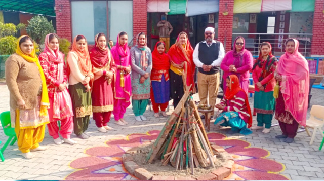 You are currently viewing ਬਾਲ ਵਾਟਿਕਾ ਸਕੂਲ ਵਿੱਚ ਲੋਹੜੀ ਦਾ ਤਿਉਹਾਰ ਮਨਾਇਆ