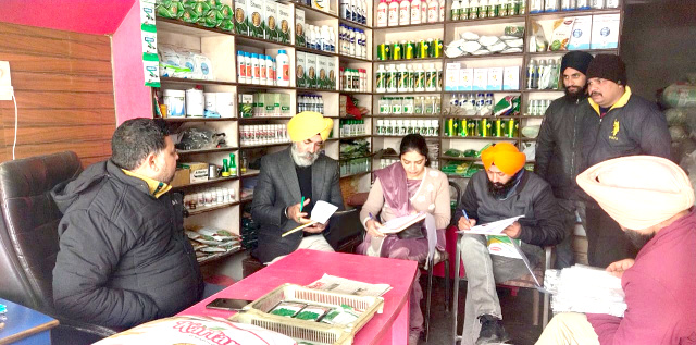 You are currently viewing ਖੇਤੀਬਾੜੀ ਅਤੇ ਕਿਸਾਨ ਭਲਾਈ ਵਿਭਾਗ ਵੱਲੋਂ ਸਰਨਾ ਸਥਿਤ ਖੇਤੀ ਸਮੱਗਰੀ ਵਿਕ੍ਰੇਤਾਵਾਂ ਦੀ ਅਚਨਚੇਤ ਚੈਕਿੰਗ