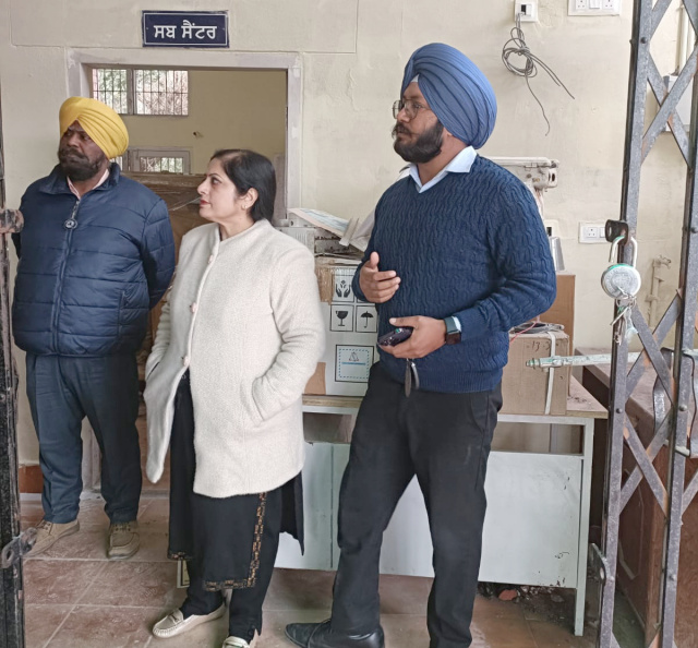 You are currently viewing ਕਮਿਊਨਿਟੀ ਹੈਲਥ ਸੈਂਟਰ ਘਰੋਟਾ ਅਧੀਨ ਬਣ ਰਹੇ ਆਮ ਆਦਮੀ ਕਲੀਨਿਕ ਦਾ ਸੀਨੀਅਰ ਮੈਡੀਕਲ ਅਫ਼ਸਰ ਡਾ ਬਿੰਦੂ ਗੁਪਤਾ ਨੇ ਲਿਆ ਜਾਇਜ਼ਾ