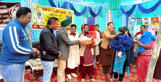 Read more about the article ਕੌਮੀ ਬਾਲੜੀ ਹਫ਼ਤੇ ਤਹਿਤ ਪਿੰਡ ਡਗਾਣਾ ਕਲਾਂ ਵਿਖੇ ਨਵਜੰਮੀਆਂ ਬੱਚੀਆਂ ਦੀ ਪਾਈ ਲੋਹੜੀ