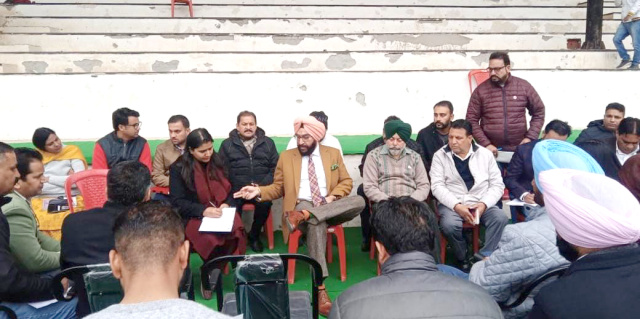 You are currently viewing ਸਥਾਨਕ ਮਲਟੀਪਰਪਜ ਸਪੋਰਟਸ ਸਟੇਡੀਅਮ,ਲਮੀਣੀ (ਪਠਾਨਕੋਟ) ਵਿਖੇ ਮਨਾਏ ਜਾ ਰਹੇ ਗਣਤੰਤਰ ਦਿਵਸ ਸਮਾਗਮ ਦੀ ਦੂਸਰੀ ਰਿਹਰਸਲ ਦਾ ਸਹਾਇਕ ਕਮਿਸਨਰ ਜਰਨਲ ਨੇ ਲਿਆ ਜਾਇਜਾ