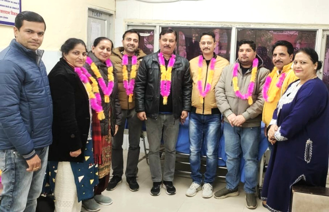 You are currently viewing ਮੈਡਮ ਰਾਜਵਿੰਦਰ ਸਰਬਸਮਤੀ ਨਾਲ ਐਮ ਐਲ ਟੀ ਯੂਨੀਅਨ ਦੀ ਜ਼ਿਲ੍ਹਾ ਪਠਾਨਕੋਟ ਦੀ ਚੇਅਰਪਰਸਨ ਨਿਯੁਕਤ