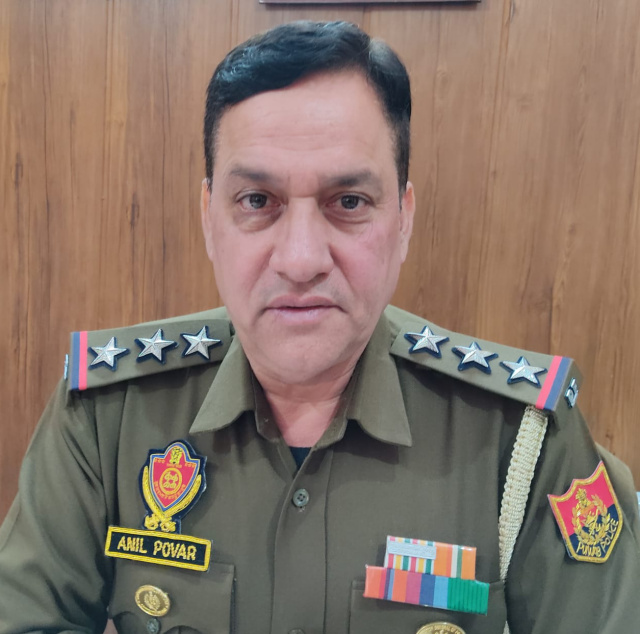 You are currently viewing ਸੁਜਾਨਪੁਰ ਪੁਲਿਸ ਨੇ ਮੁਹੱਲਾ ਪ੍ਰੇਮ ਨਗਰ ਤੋਂ 105000 ਮਿਲੀ ਲੀਟਰ ਸ਼ਰਾਬ ਸਮੇਤ 2 ਨੂੰ ਕੀਤਾ ਕਾਬੂ