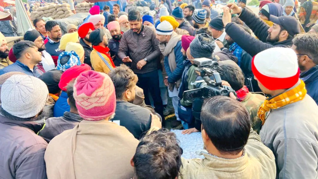 You are currently viewing ਸ਼ਬਜੀ ਮੰਡੀ ਬਟਾਲਾ ਵਿਖੇ 1 ਕਰੋੜ 82 ਲੱਖ ਦੀ ਲਾਗਤ ਨਾਲ ਬਣੇਗਾ ਸ਼ੈਡ -ਵਿਧਾਇਕ ਸ਼ੈਰੀ ਕਲਸੀ