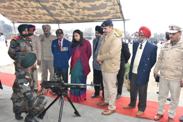 You are currently viewing ਰੋਸ਼ਨ ਭਵਿੱਖ ਤੇ ਦੇਸ਼ ਸੇਵਾ ਲਈ ਭਾਰਤੀ ਫੌਜ ’ਚ ਸ਼ਾਮਿਲ ਹੋਣ ਨੌਜਵਾਨ : ਡਿਪਟੀ ਕਮਿਸ਼ਨਰ