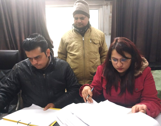 You are currently viewing ਆਮ ਲੋਕਾਂ ਨੂੰ ਦਿਤੀਆਂ ਜਾ ਰਹੀਆਂ ਸਿਹਤ ਸਹੂਲਤਾਂ ਦੀ ਜਾਂਚ ਕਰਨ ਲਈ ਮੁੱਖ ਦਫਤਰ ਤੋਂ ਪਹੁੰਚੀ ਟੀਮ ਵੱਲੋਂ ਸਿਵਲ ਹਸਪਤਾਲ ਪਠਾਨਕੋਟ ਦਾ ਲਿਆ ਜਾਇਜ਼ਾ