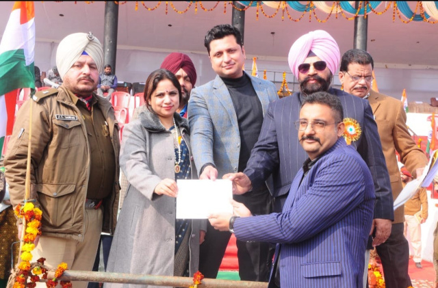 You are currently viewing *74 ਵੇਂ ਗਣਤੰਤਰ ਦਿਵਸ ਮੌਕੇ ਨੌਜਵਾਨ ਆਗੂ ਈਸ਼ੂ ਰਾਂਚਲ਼ ਸਨਮਾਨਿਤ*