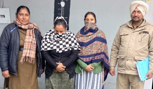 You are currently viewing 624 ਗ੍ਰਾਮ ਨਸ਼ੀਲੇ ਪਦਾਰਥ ਸਮੇਤ ਦੋ ਔਰਤਾਂ ਨੂੰ ਪੁਲਿਸ ਨੇ ਕੀਤਾ ਕਾਬੂ