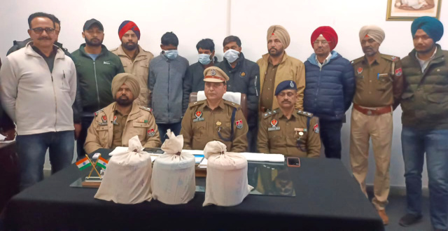 You are currently viewing ਪੁਲਿਸ ਨੇ ਅੰਤਰਰਾਜੀ ਡਰੱਗ ਰੈਕੇਟ ਦਾ ਕੀਤਾ ਪਰਦਾਫਾਸ਼, ਪੰਜ ਕਿਲੋ ਅਫੀਮ ਸਮੇਤ ਤਿੰਨ ਦੋਸ਼ੀ ਕੀਤੇ ਗ੍ਰਿਫਤਾਰ