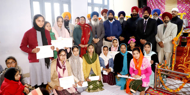 You are currently viewing ਖ਼ਾਲਸਾ ਕਾਲਜ ਗੜ੍ਹਦੀਵਾਲਾ ਨੇ ਕੀਤੀਆ ਧਾਰਮਿਕ ਪ੍ਰੀਖਿਆ ਵਿੱਚ ਪੁਜੀਸ਼ਨਾਂ ਹਾਸਲ