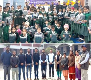 Read more about the article लायंस क्लब स्टार सर्व फगवाड़ा ने एसडी पुत्री पाठशाला के 65 विद्यार्थियों को बांटे स्वेटर