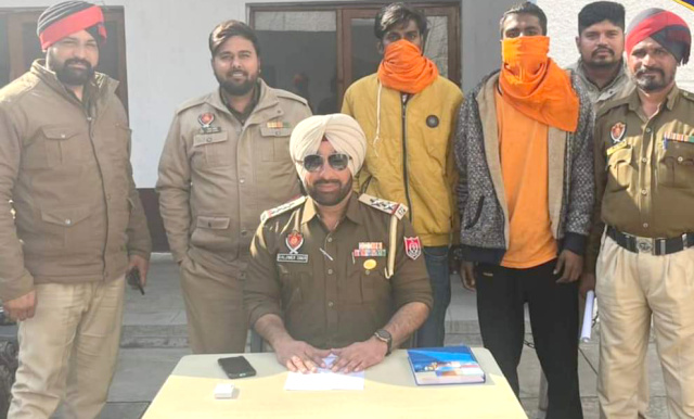 Read more about the article 05 ਗ੍ਰਾਮ ਹੈਰੋਇਨ,250 ਨਸ਼ੀਲੀਆਂ ਗੋਲੀਆਂ,ਇੱਕ ਡੀਜੀਟਲ ਕੰਡਾ ਤੇ ਡਰੱਗ ਮਨੀ ਸਮੇਤ ਦੋ ਨੌਜਵਾਨ ਪੁਲਿਸ ਅੜਿੱਕੇ 