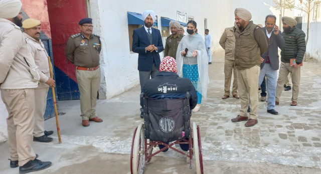 You are currently viewing ਜ਼ਿਲ੍ਹਾ ਤੇ ਸੈਸ਼ਨ ਜੱਜ ਵਲੋਂ ਕੇਂਦਰੀ ਜੇਲ੍ਹ ਹੁਸ਼ਿਆਰਪੁਰ ਦਾ ਦੌਰਾ