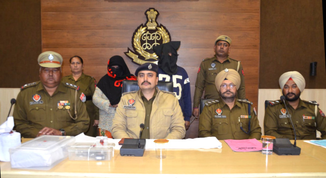 You are currently viewing ਸਰਚ ਆਪ੍ਰੇਸ਼ਨ ਦੌਰਾਨ 510 ਗ੍ਰਾਮ ਨਸ਼ੀਲੇ ਪਦਾਰਥ ਅਤੇ 8 ਲੱਖ 10 ਹਜਾਰ ਰੁਪਏ ਡਰੱਗ ਮਨੀ ਸਮੇਤ ਪਤੀ ਪਤਨੀ ਪੁਲਿਸ ਅੜਿੱਕੇ