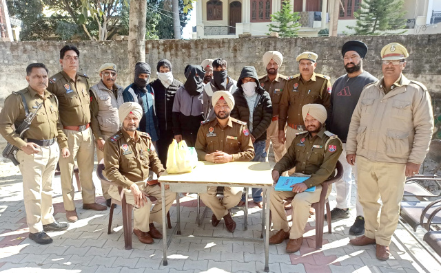 You are currently viewing ਨਸ਼ੀਲੇ ਪਦਾਰਥਾਂ ਤੇ ਡਰੱਗ ਮਨੀ ਸਮੇਤ ਨਸ਼ਾ ਤਸਕਰਾਂ ਨੂੰ ਪੁਲਿਸ ਨੇ ਕੀਤਾ ਕਾਬੂ