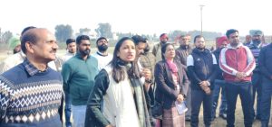 Read more about the article ਭੰਗੀ ਚੋਅ ਨੂੰ ਕੂੜਾ ਮੁਕਤ ਕਰਨ ਲਈ ਸ਼ਹਿਰ ਵਾਸੀਆਂ ਦਾ ਸਹਿਯੋਗ ਸ਼ਲਾਘਾਯੋਗ : ਕੋਮਲ ਮਿੱਤਲ