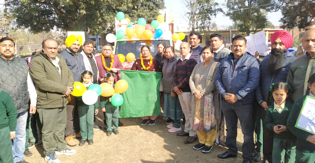 You are currently viewing शिक्षा विभाग ने दाखिले को लेकर निकाली जागरूकता रैली, सरकारी स्कूलों में आधुनिक शिक्षा दी जा रही है