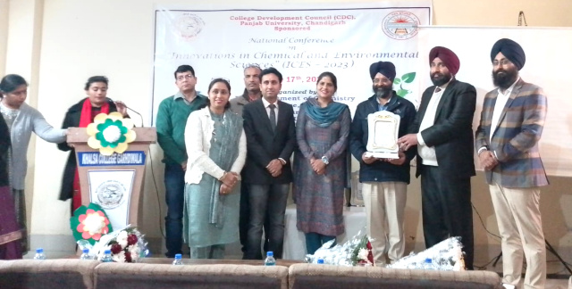 You are currently viewing ਖ਼ਾਲਸਾ ਕਾਲਜ,ਗੜ੍ਹਦੀਵਾਲਾ ਦੇ ਕਮਿਸਟਰੀ-ਵਿਭਾਗ ਵਲੋਂ ਰਾਸ਼ਟਰੀ ਸੈਮੀਨਾਰ ਦਾ ਆਯੋਜਨ