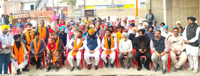 You are currently viewing ਪਿੰਡ ਕੰਢਾਲੀਆਂ ਦੇ ਸਰਪੰਚ ਸਮੇਤ ਪੰਚਾਇਤ ਮੈਂਬਰ ਤੇ ਹੋਰ ਪਿੰਡ ਵਾਸੀ ਆਮ ਆਦਮੀ ਪਾਰਟੀ ‘ਚ ਸ਼ਾਮਲ