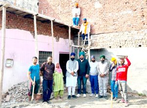 Read more about the article ਬਾਬਾ ਦੀਪ ਸਿੰਘ ਸੇਵਾ ਸੁਸਾਇਟੀ ਵਲੋਂ ਐਨ ਆਰ ਆਈ ਵੀਰਾਂ ਦੇ ਸਹਿਯੋਗ ਨਾਲ ਲੋੜਵੰਦਾਂ ਦੇ ਘਰਾਂ ਦੀ ਕਰਵਾਈ ਮੁਰੰਮਤ 
