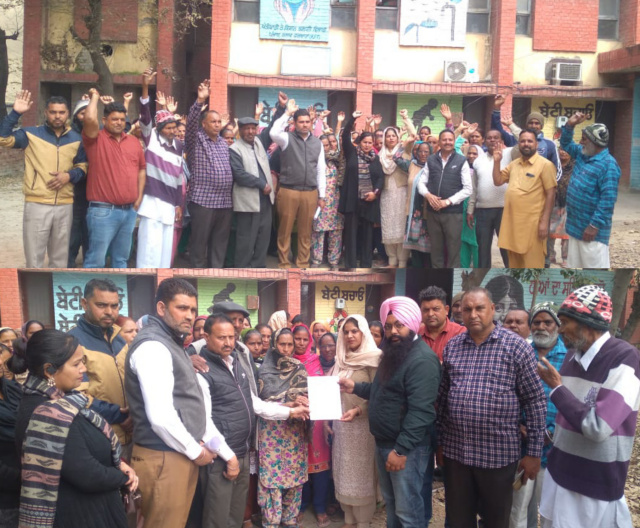 You are currently viewing ਆਟਾ-ਦਾਲ ਸਕੀਮ ਤਹਿਤ ਕਣਕ ਦੀ ਵੰਡ ਨਾ ਹੋਣ ਦੇ ਚਲਦਿਆਂ ਫੂਡ ਸਪਲਾਈ ਵਿਭਾਗ ਦੇ ਦਫਤਰ ਅੱਗੇ ਕੀਤਾ ਰੋਸ ਮੁਜਾਹਰਾ