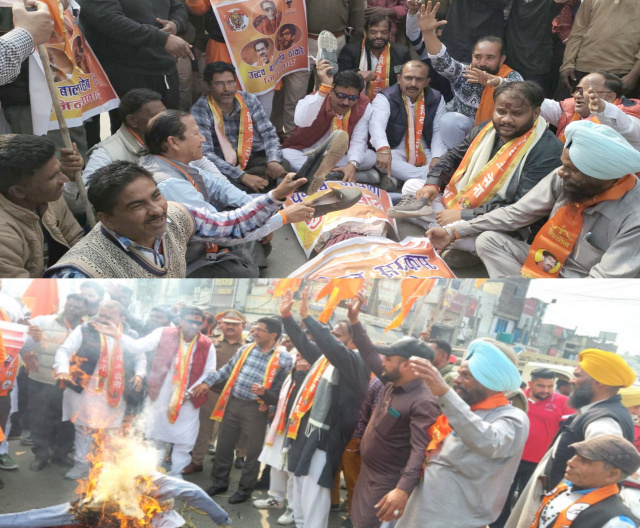 You are currently viewing ‌‌ਸ਼ਿਵ ਸੈਨਾ ਬਾਲ ਠਾਕਰੇ ਨੇ ਬਟਾਲਾ ਦੇ ਗਾਂਧੀ ਚੌਂਕ ਵਿਖੇ ਚੋਣ ਕਮਿਸ਼ਨ ਦੇ ਵਿਰੁੱਧ ਰੋਸ ਪ੍ਰਦਰਸ਼ਨ ਕਰਦੇ ਹੋਏ ਚੋਣ ਕਮਿਸ਼ਨ ਦਾ ਜਲਾਇਆ ਪੁਤਲਾ