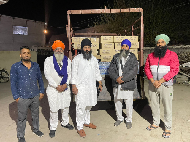 You are currently viewing ਐਡਮਿੰਟਨ ਦੀ ਸੰਗਤ ਵਲੋਂ ਕੌਮੀ ਇਨਸਾਫ ਮੋਰਚੇ ਲਈ ਰਾਸ਼ਨ ਸਮੱਗਰੀ ਤੇ ਪਾਣੀ ਦੀ ਗੱਡੀ ਭੇਜੀ