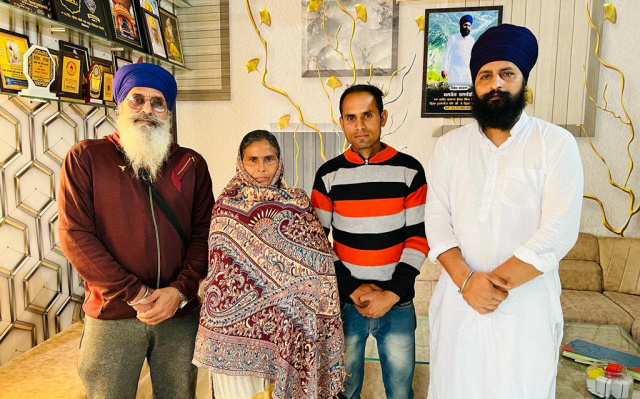 You are currently viewing ਬਾਬਾ ਦੀਪ ਸਿੰਘ ਸੇਵਾ ਸੁਸਾਇਟੀ ਨੇ ਇੱਕ ਹੋਰ ਲਾਪਤਾ ਭੈਣ ਨੂੰ ਪਰਿਵਾਰ ਨਾਲ ਮਿਲਾਇਆ