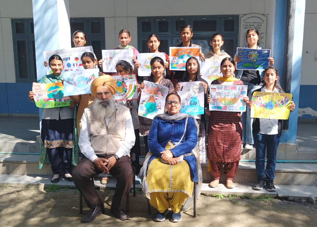 You are currently viewing ਖ਼ਲਸਾ ਕਾਲਜ,ਗੜ੍ਹਦੀਵਾਲਾ ਵਿਖੇ ਜੀ-20 ਵਿਸ਼ੇ ਤੇ ‘ਪੋਸਟਰ-ਮੇਕਿੰਗ ਮੁਕਾਬਲੇ