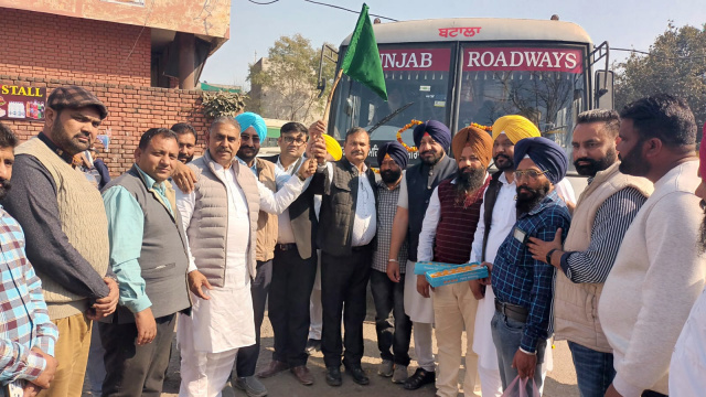 You are currently viewing ਵਿਧਾਇਕ ਸ਼ੈਰੀ ਕਲਸੀ ਦੇ ਯਤਨਾਂ ਸਦਕਾ ਬੱਸ ਅੱਡਾ ਬਟਾਲਾ ਤੋਂ ਕਲਾਨੋਰ ਲਈ ਨਵੀਂਆਂ ਰੋਡਵੇਜ ਬੱਸਾਂ ਚੱਲਣ ਦੀ ਹੋਈ ਸ਼ੁਰੂਆਤ