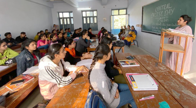 You are currently viewing ਖ਼ਾਲਸਾ ਕਾਲਜ,ਗੜ੍ਹਦੀਵਾਲਾ ਵਿਖੇ ਕਮਰਸ ਵਿਭਾਗ ਵਲੋਂ ਕੇਂਦਰੀ ਆਬਕਾਰੀ ਦਿਵਸ ਮਨਾਇਆ