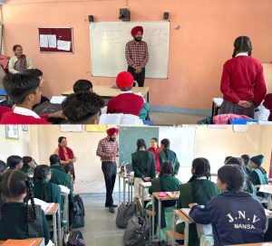 Read more about the article ਜਿਲ੍ਹਾ ਸਿੱਖਿਆ ਅਫ਼ਸਰ (ਸੈ.ਸਿੱ.) ਵੱਲੋਂ ਤਲਵਾੜਾ ਦੇ ਸਕੂਲਾਂ ਦਾ ਅਚਨਚੇਤ ਨਿਰੀਖਣ