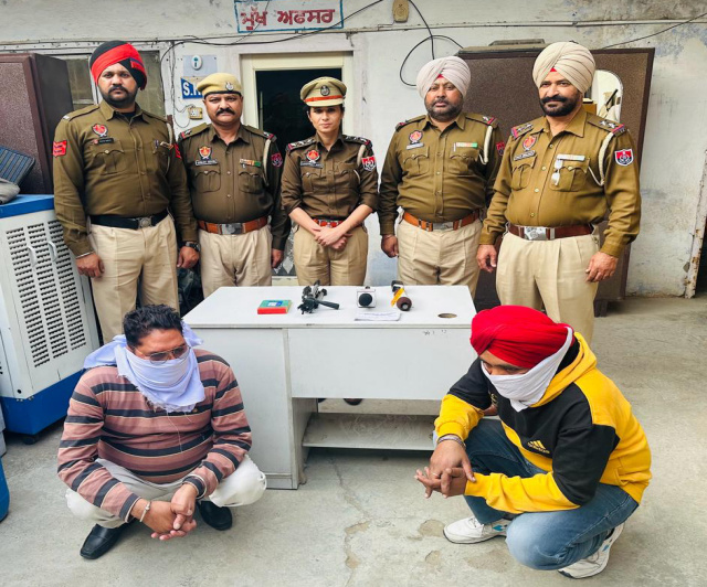 You are currently viewing पठानकोट पुलिस ने गांवों के सरपंचों से धोखा धड़ी करने वाले जालसाज पत्रकारों पर की सख़्त कार्रवाई।