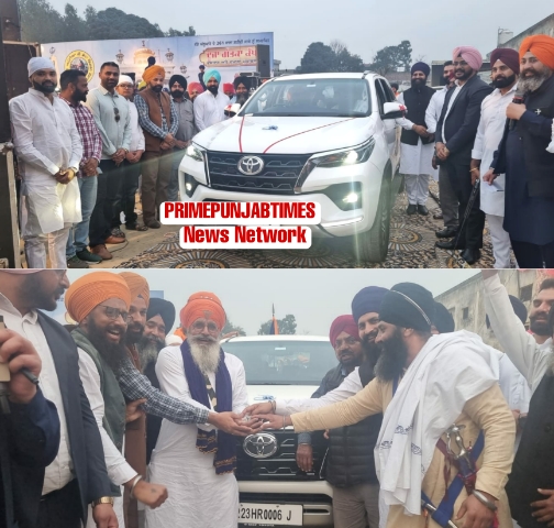 You are currently viewing ਇਲਾਕੇ ਦੇ ਐਨ.ਆਰ.ਆਈ ਵੀਰਾਂ ਵਲੋਂ ਪਰਸ਼ੋਤਮ ਸਿੰਘ ਬਾਹਗਾ ਅਤੇ ਮਨਜੋਤ ਸਿੰਘ ਤਲਵੰਡੀ ਦਾ FORTUNER ਗੱਡੀ ਨਾਲ ਹੋਇਆ ਸਨਮਾਨ