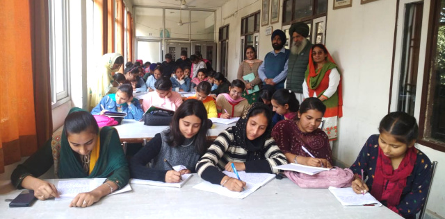 You are currently viewing ਪੰਜਾਬੀ ਵਿਭਾਗ ਵਲੋਂ ਕੌਮਾਂਤਰੀ ਮਾਤ-ਭਾਸ਼ਾ ਦਿਵਸ ਨੂੰ ਸਮਰਪਿਤ ਲੇਖ ਮੁਕਾਬਲੇ ਕਰਵਾਏ ਗਏ