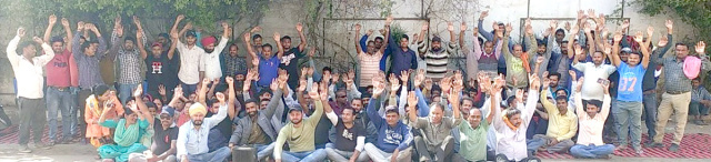 You are currently viewing जेसीटी फगवाड़ा के समक्ष वेतन की मांग को लेकर मिल मजदूरों का धरना फिर शुरु