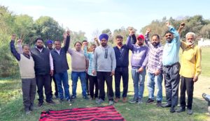 Read more about the article *ਜਲ ਸਪਲਾਈ ਠੇਕਾ ਕਾਮਿਆਂ ਦੀਆਂ ਦੋ ਮਹੀਨਿਆਂ ਤਨਖਾਹਾਂ ਰੋਕਣ ਤੇ ਸੂਬਾ ਕਮੇਟੀ ਵਲੋ ਕਾਰਜਕਾਰੀ ਇੰਜਨੀਅਰ ਦੀ ਨਿਖੇਦੀ*