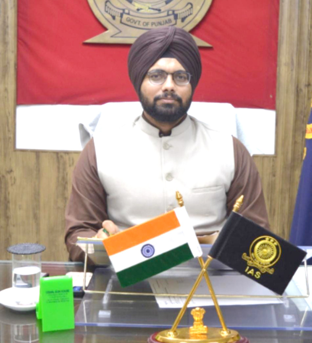 You are currently viewing ਵੋਟਰ ਡਾਟੇ ਨੂੰ ਅਧਾਰ ਡਾਟੇ ਨਾਲ ਜੋੜਨ ਲਈ ਵੋਟਰਾਂ ਪਾਸੋਂ ਅਧਾਰ ਦੇ ਵੇਰਵੇ ਪ੍ਰਾਪਤ ਕਰਨ ਲਈ ਐਤਵਾਰ ਨੂੰ ਬੀ.ਐਲ.ਓਜ ਬੈਠਣਗੇ ਆਪਣੇ-ਆਪਣੇ ਪੋਲਿੰਗ ਬੂਥਾਂ ਤੇ