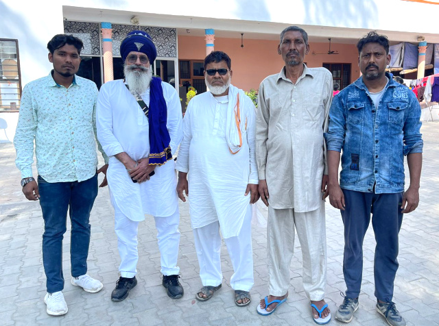 You are currently viewing ਬਾਬਾ ਦੀਪ ਸਿੰਘ ਸੇਵਾ ਸੋਸਾਇਟੀ ਵਲੋਂ ਲਾਵਾਰਿਸ ਹਾਲਤ ਚ ਮਿਲੇ ਵਿਅਕਤੀ ਨੂੰ ਕੀਤਾ ਪਰਿਵਾਰ ਹਵਾਲੇ 