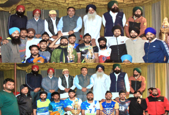 You are currently viewing ਮੱਲੇਵਾਲ ਬਾਲੀਵਾਲ ਟੂਰਨਾਮੈਂਟ ਵਿਚ ਪਿੰਡ ਪੱਧਰ ਤੇ ਸਰਹਾਲਾ ਦੀ ਟੀਮ ਤੇ ਕਲੱਬਾਂ ਪੱਧਰ ਤੇ ਭੁੱਲਰ ਕਲੱਬ ਤਰਨਤਾਰਨ ਰਿਹਾ ਜੇਤੂ 