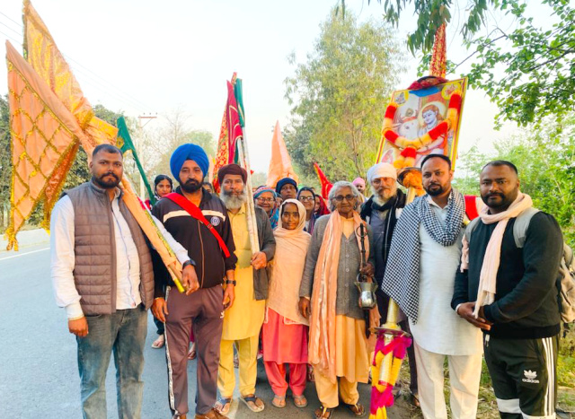 You are currently viewing ਸਿੱਧ ਯੋਗੀ ਬਾਬਾ ਬਾਲਕ ਨਾਥ ਜੀ ਦੇ ਦਰਸ਼ਨਾ ਲਈ ਜੱਥਾ ਰਵਾਨਾ