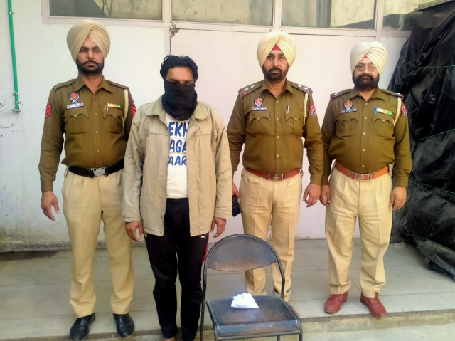 You are currently viewing ਗੜ੍ਹਦੀਵਾਲਾ..49 ਗ੍ਰਾਮ ਨਸ਼ੀਲੇ ਪਦਾਰਥ ਸਮੇਤ ਇੱਕ ਨੌਜਵਾਨ ਪੁਲਿਸ ਅੜਿੱਕੇ